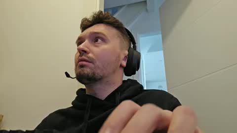 Snapshot of 8inchdude93 chatting on September 16, 9:43 am 8inchdude93 online show from September 16, 9:43 am