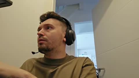 Snapshot of 8inchdude93 chatting on September 18, 8:05 am 8inchdude93 online show from September 18, 8:05 am