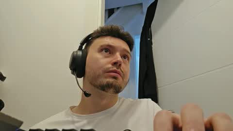 Snapshot of 8inchdude93 chatting on September 23, 8:39 am 8inchdude93 online show from September 23, 8:39 am