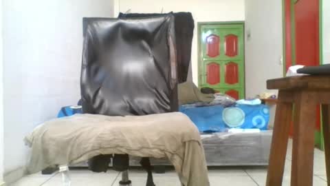 8inchesedger online show from July 9, 3:27 pm