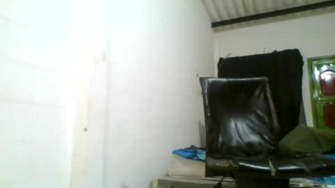 8inchesedger online show from July 15, 11:10 pm