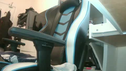 Snapshot of 90zero chatting on January 16, 11:37 pm Arturo online show from January 16, 11:37 pm