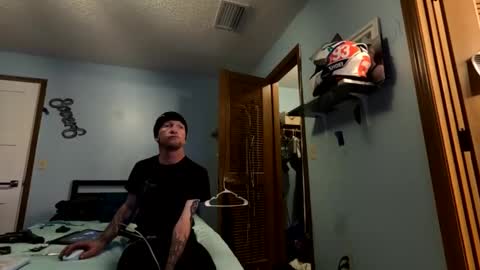 Snapshot of 9_25 chatting on December 8, 8:15 pm 8over6 online show from December 8, 8:15 pm