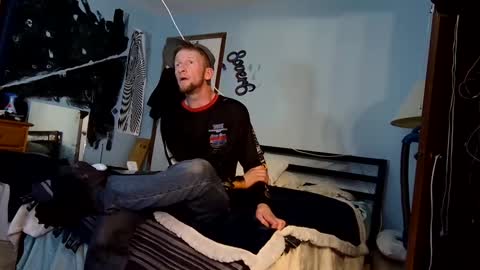 Snapshot of 9_25 chatting on December 22, 10:04 pm 8over6 online show from December 22, 10:04 pm