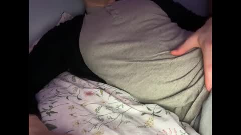 Snapshot of 9inchhornybwc chatting on December 8, 11:40 pm 9inchhornybwc online show from December 8, 11:40 pm