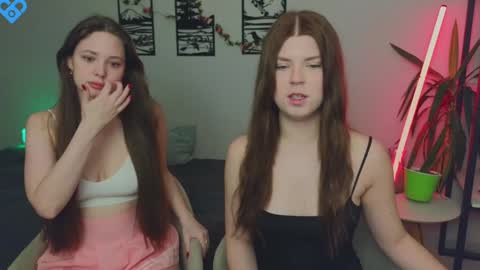 EMILY AND  MARCUS online show from January 20, 1:32 pm