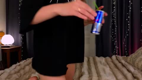 Willow online show from February 4, 10:15 pm