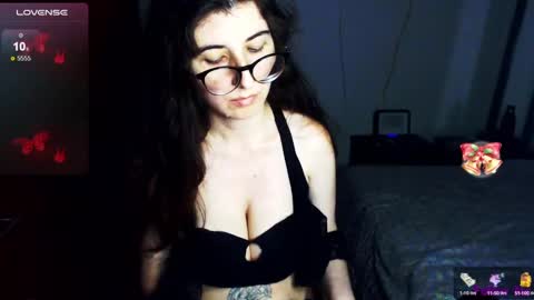 Snapshot of _a_r_y_ chatting on December 15, 8:04 pm ARY online show from December 15, 8:04 pm