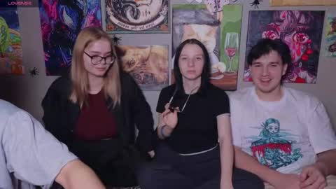 Snapshot of _adrenalinee_ chatting on November 22, 4:39 pm KENDALL NATHANRYAN LUCY online show from November 22, 4:39 pm