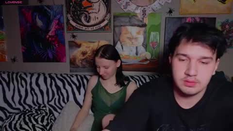 Snapshot of _adrenalinee_ chatting on November 25, 6:41 pm KENDALL NATHANRYAN LUCY online show from November 25, 6:41 pm