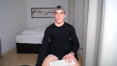 Snapshot of _aesthetic chatting on April 29, 7:42 pm _aesthetic online show from April 29, 7:42 pm