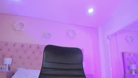 Snapshot of _agathaargent chatting on November 12, 4:35 am Agatha online show from November 12, 4:35 am