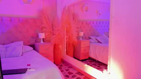 Snapshot of _agathaargent chatting on December 14, 9:03 am Agatha online show from December 14, 9:03 am