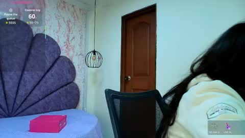 Snapshot of _alaia_collway_ chatting on June 3, 12:41 pm Alaia online show from June 3, 12:41 pm