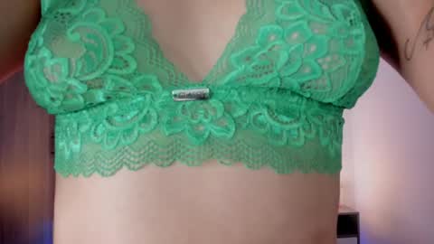 Snapshot of _alana_grey_ chatting on June 1, 2:41 pm _alana_grey_ online show from June 1, 2:41 pm