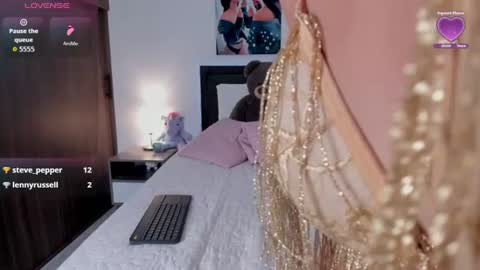 Snapshot of _alana_grey_ chatting on July 3, 3:18 pm _alana_grey_ online show from July 3, 3:18 pm