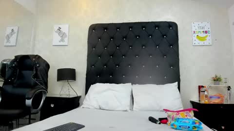 _alana_johnson online show from May 1, 11:59 am