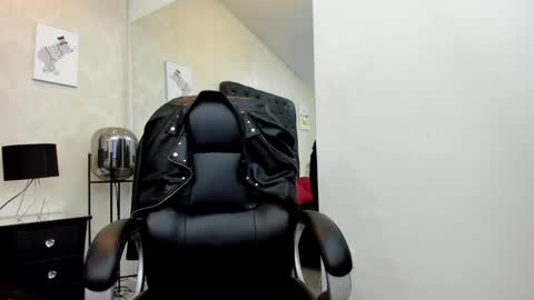 Snapshot of _alana_johnson chatting on May 22, 12:33 pm _alana_johnson online show from May 22, 12:33 pm