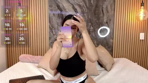 Snapshot of _alanajones_ chatting on October 28, 1:25 pm ALANA  online show from October 28, 1:25 pm