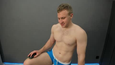 Snapshot of _alex_madrid_ chatting on June 5, 4:45 pm Alex online show from June 5, 4:45 pm