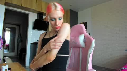 Snapshot of _alice_kitty chatting on June 5, 1:17 pm Gaylord online show from June 5, 1:17 pm