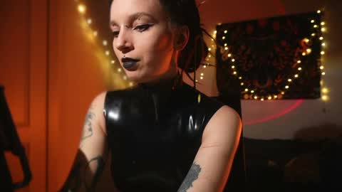 Snapshot of _alicemorrison_ chatting on June 8, 5:46 pm Alice Morrison Mistress Datura online show from June 8, 5:46 pm