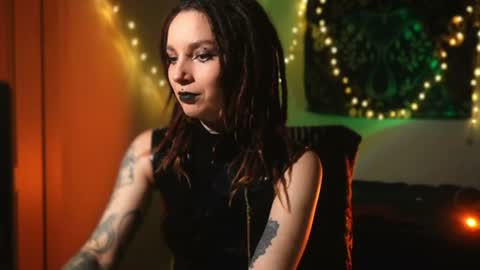 Snapshot of _alicemorrison_ chatting on June 14, 6:10 pm Alice Morrison Mistress Datura online show from June 14, 6:10 pm