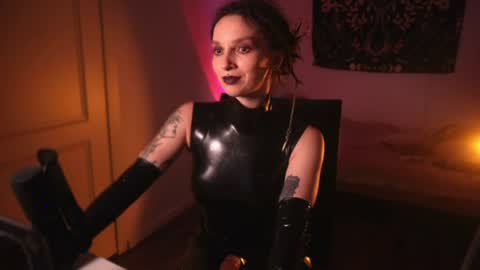 Snapshot of _alicemorrison_ chatting on July 27, 6:37 pm Alice Morrison Mistress Datura online show from July 27, 6:37 pm