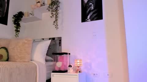 Snapshot of _alissonrose chatting on October 8, 10:51 pm Karo online show from October 8, 10:51 pm