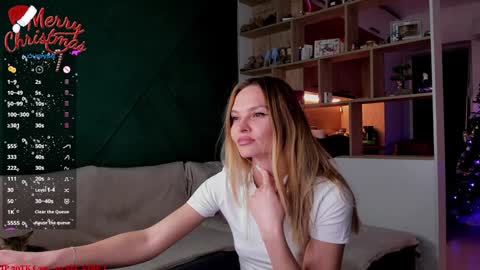 Snapshot of _alleyesonme chatting on December 25, 3:38 pm Mia online show from December 25, 3:38 pm