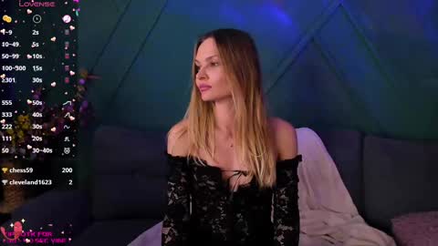 Snapshot of _alleyesonme chatting on February 28, 3:59 pm Mia online show from February 28, 3:59 pm