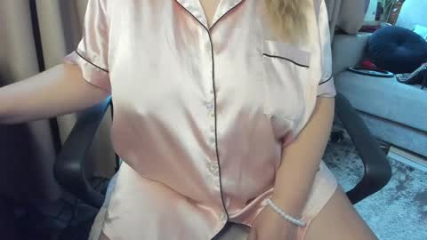 Snapshot of _alyssia_ chatting on May 15, 9:27 am lisa online show from May 15, 9:27 am