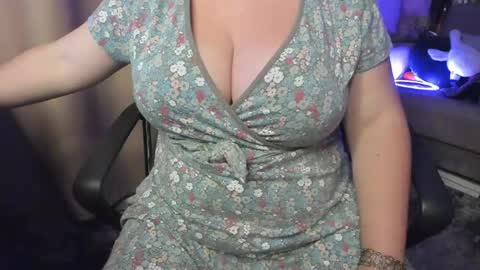 Snapshot of _alyssia_ chatting on May 17, 8:05 pm lisa online show from May 17, 8:05 pm
