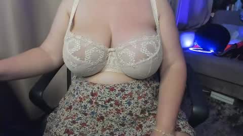 Snapshot of _alyssia_ chatting on June 5, 6:46 pm lisa online show from June 5, 6:46 pm