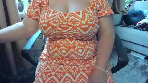 Snapshot of _alyssia_ chatting on June 21, 11:46 am lisa online show from June 21, 11:46 am