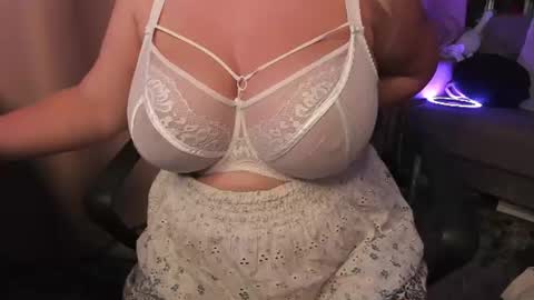 Snapshot of _alyssia_ chatting on July 22, 7:16 pm lisa online show from July 22, 7:16 pm