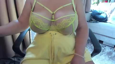 Snapshot of _alyssia_ chatting on July 25, 8:01 am lisa online show from July 25, 8:01 am
