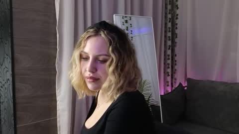 _amymoore_ online show from February 13, 1:56 am