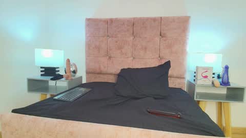 _andrewfalcon2 online show from January 14, 6:17 pm