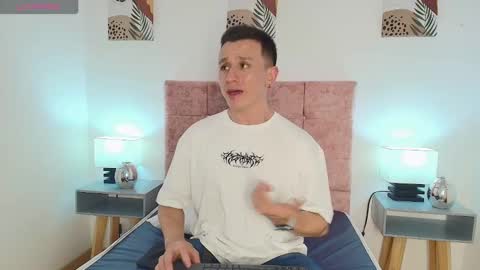 _andrewfalcon2 online show from January 19, 7:15 pm