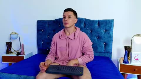 _andrewfalcon2 online show from February 4, 3:36 pm