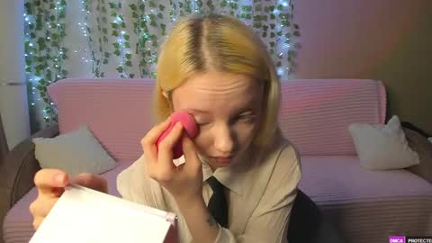 Snapshot of _angeldust_1 chatting on April 19, 11:51 pm Emily online show from April 19, 11:51 pm