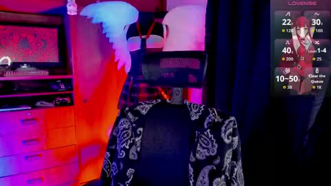 Angell Dustt  online show from April 29, 1:43 am