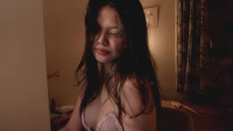 Snapshot of _ann1e_ chatting on May 22, 3:39 pm annie . online show from May 22, 3:39 pm