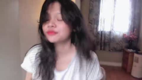 Snapshot of _ann1e_ chatting on June 22, 3:19 am annie . online show from June 22, 3:19 am