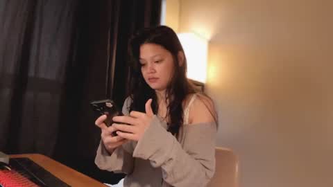 Snapshot of _ann1e_ chatting on July 4, 5:02 am annie . online show from July 4, 5:02 am