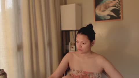 Snapshot of _ann1e_ chatting on August 3, 4:00 am annie . online show from August 3, 4:00 am