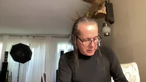  anneonamouse online show from May 31, 6:20 pm