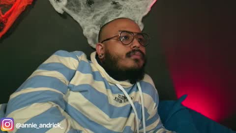 Annie Andrick online show from October 24, 1:18 pm