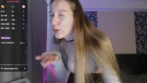 Snapshot of _annymars_ chatting on March 14, 6:52 am Anny online show from March 14, 6:52 am